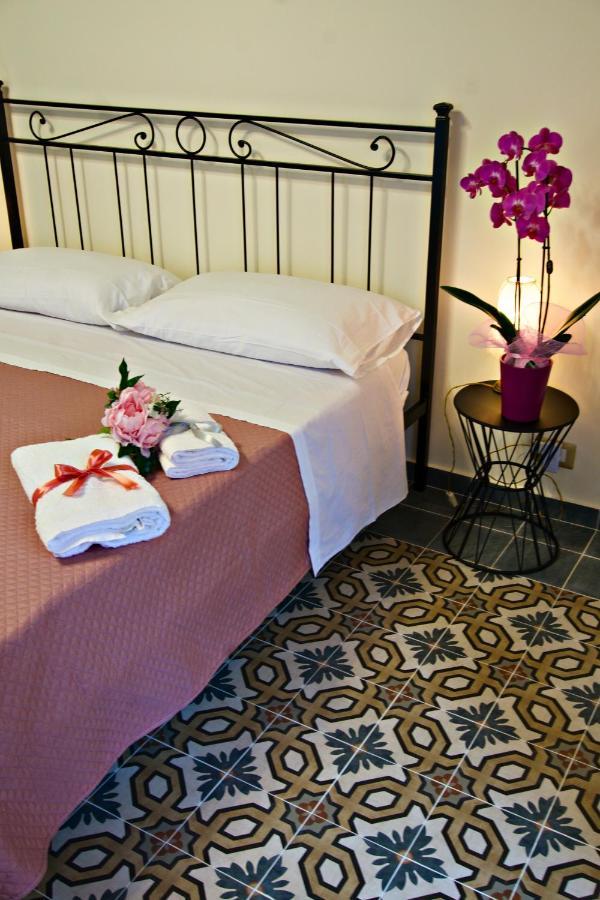 Domus Aurea Bed and Breakfast Montalbano Elicona Eksteriør billede